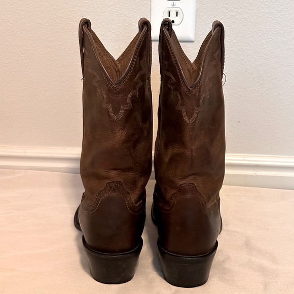 Ariat Brown Western Cowboy Boots with Classic Stitching - Picture 3 of 5